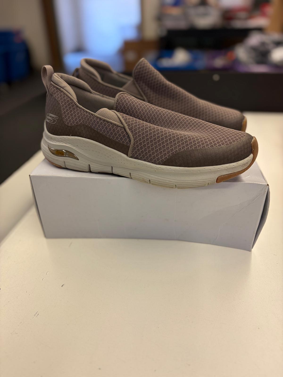 DSW Footwear/Shoes | Assorted Men's Women's & Kid's Footwear | Returns/Used | 299 Pairs | Pallet# PS-193