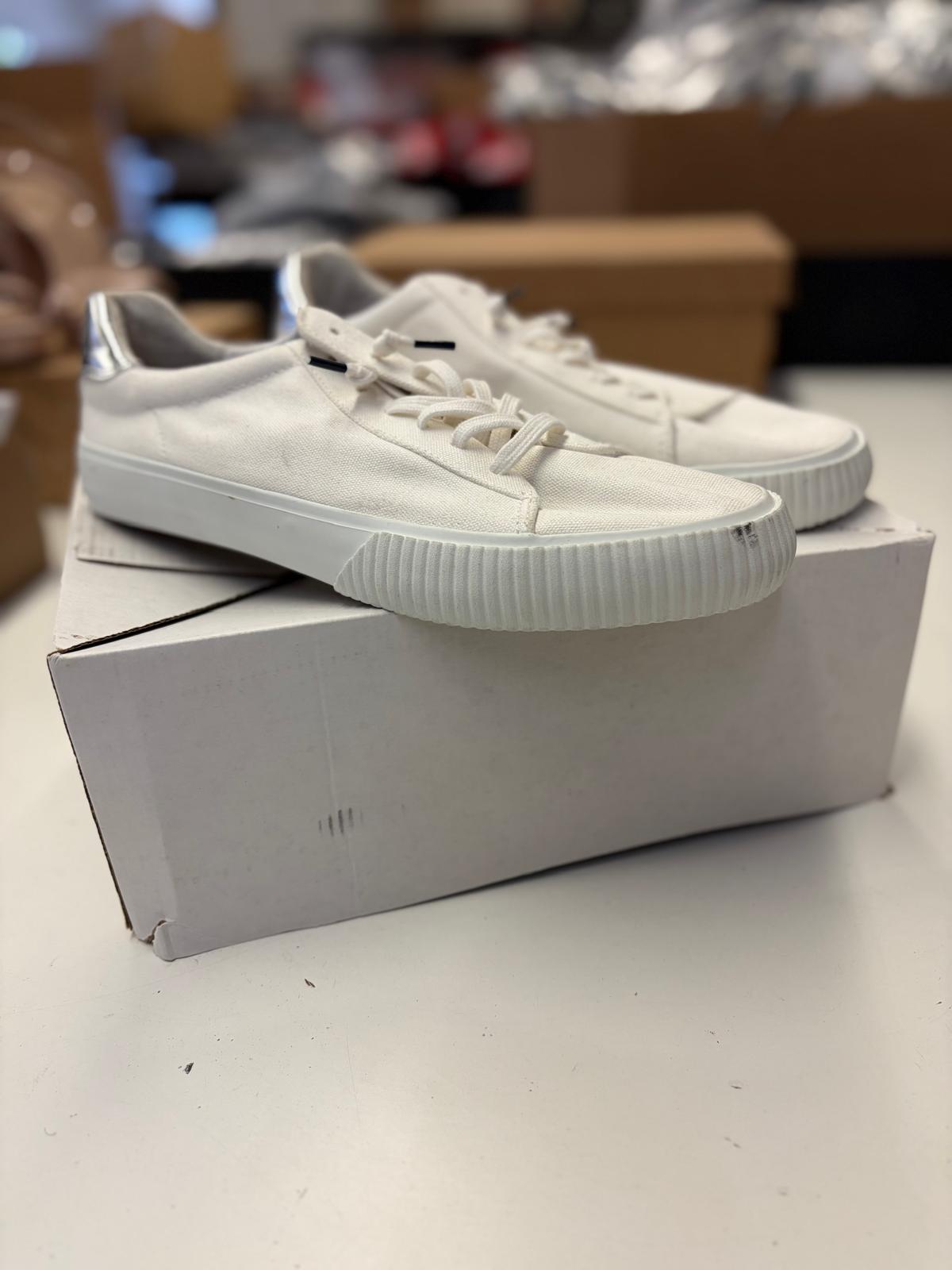 DSW Footwear/Shoes | Assorted Men's Women's & Kid's Footwear | Returns/Used | 350 Pairs | Pallet# PS-195