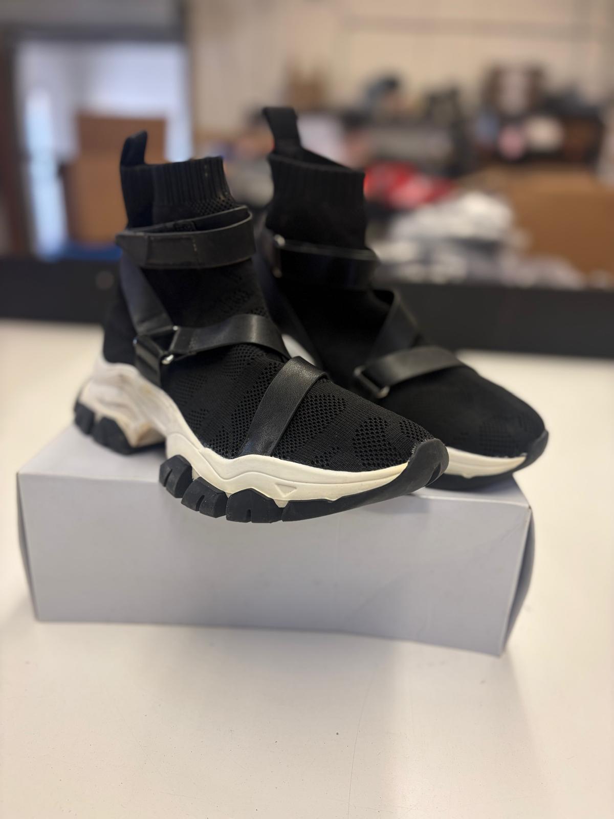 DSW Footwear/Shoes | Assorted Men's Women's & Kid's Footwear | Returns/Used | 292 Pairs | Pallet# PS-196