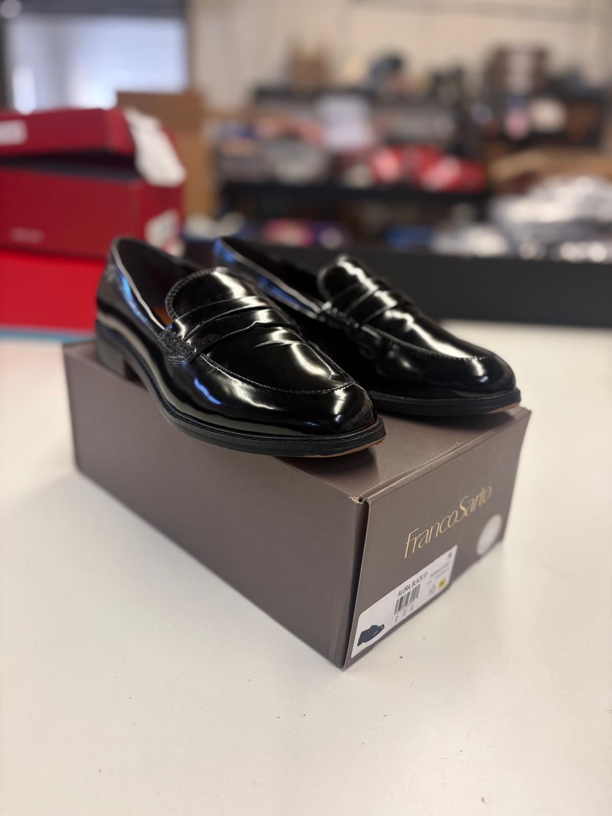 DSW Footwear/Shoes | Assorted Men's Women's & Kid's Footwear | Returns/Used | 292 Pairs | Pallet# PS-196