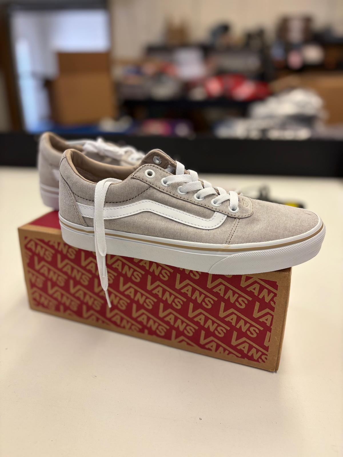 DSW Footwear/Shoes | Assorted Men's Women's & Kid's Footwear | Returns/Used | 293 Pairs | Pallet# PS-197