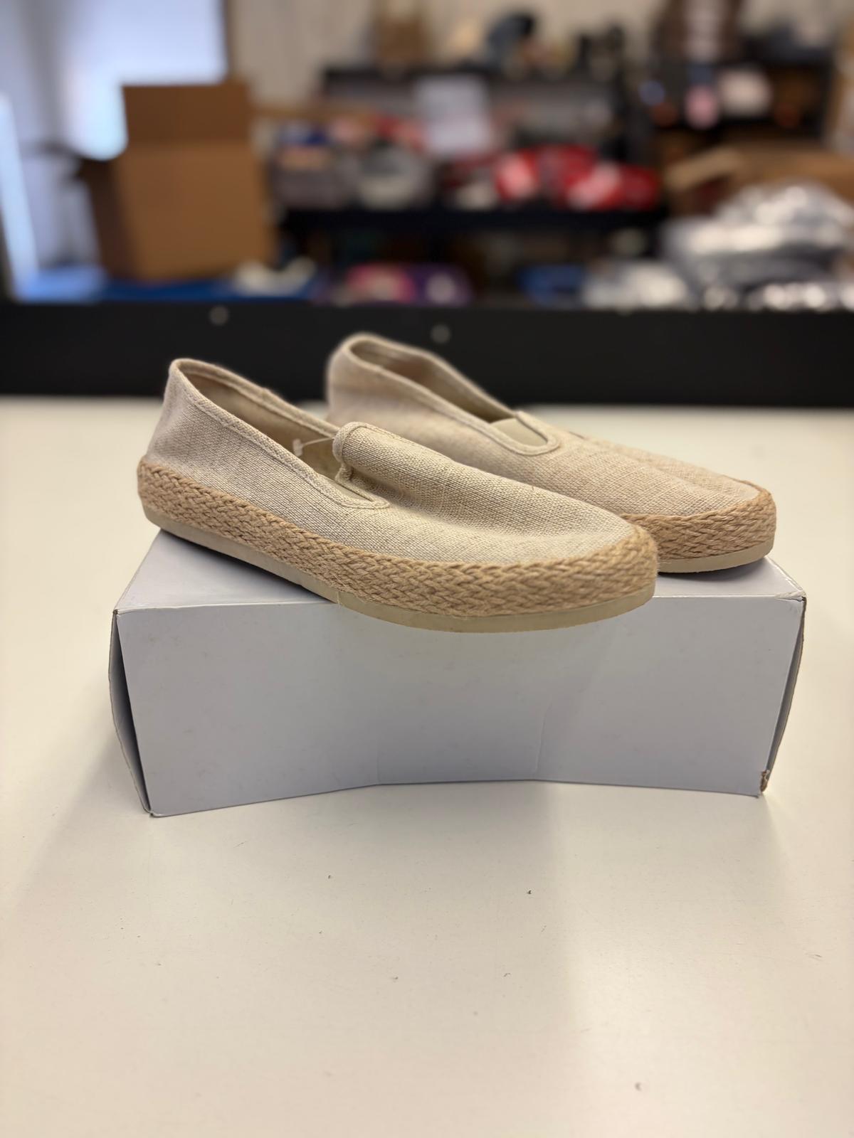 DSW Footwear/Shoes | Assorted Men's Women's & Kid's Footwear | Returns/Used | 293 Pairs | Pallet# PS-197