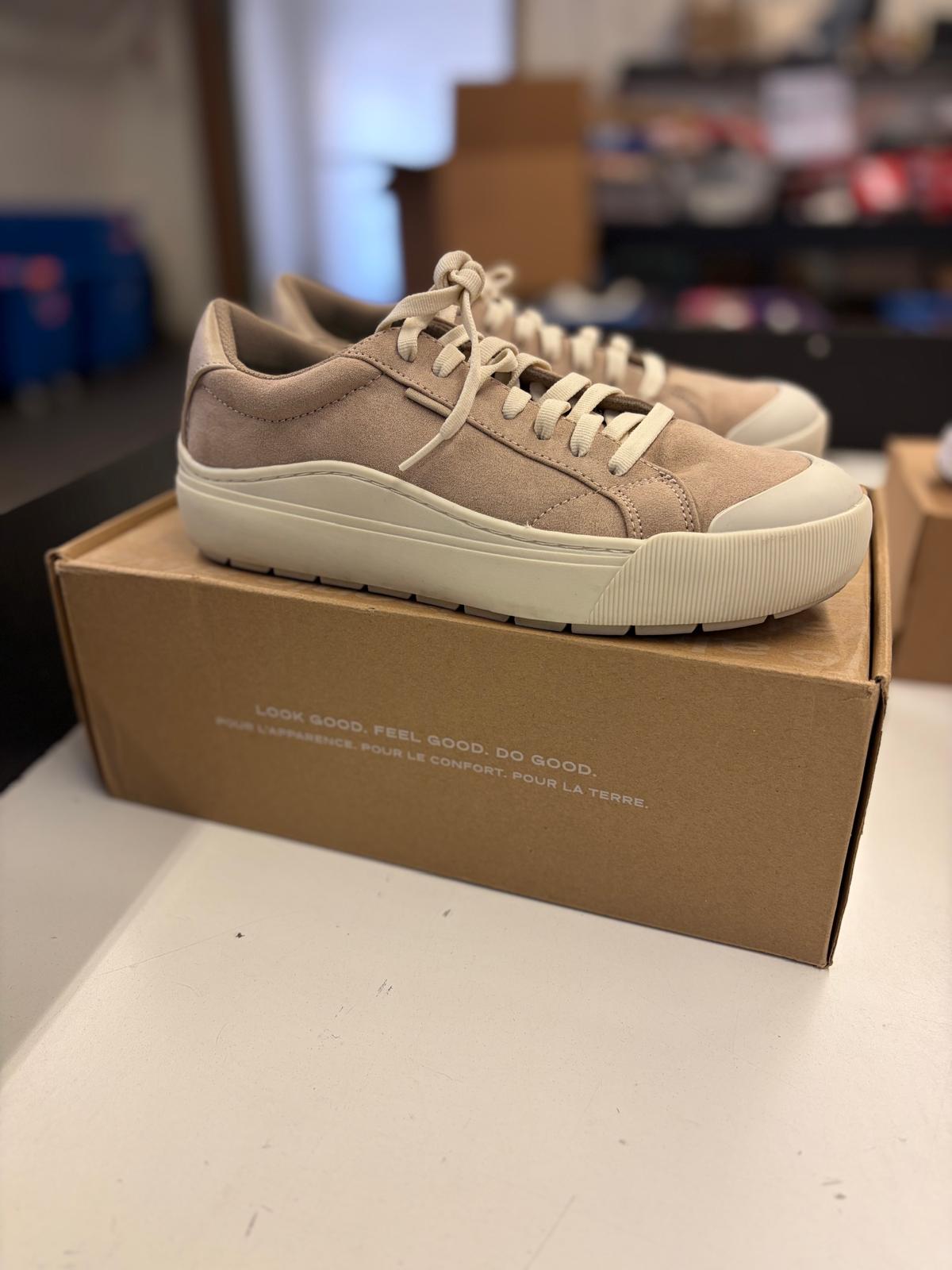 DSW Footwear/Shoes | Assorted Men's Women's & Kid's Footwear | Returns/Used | 243 Pairs | Pallet# PS-198