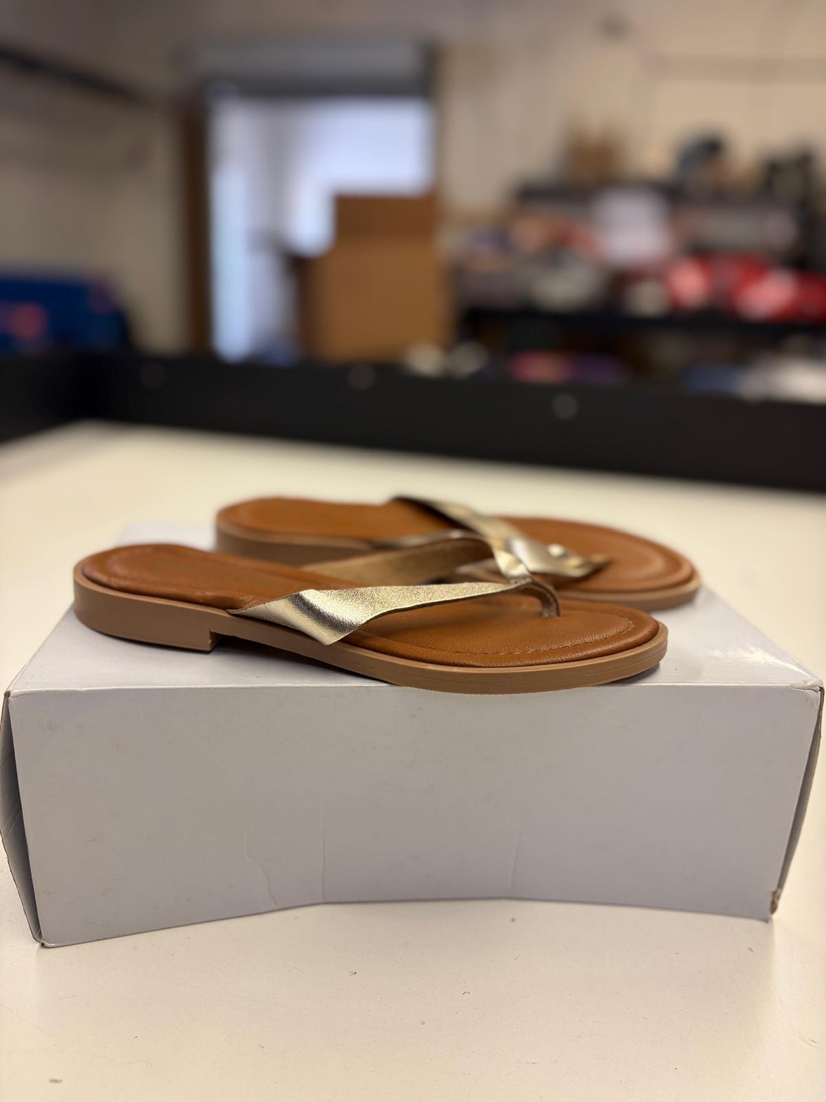 DSW Footwear/Shoes | Assorted Men's Women's & Kid's Footwear | Returns/Used | 243 Pairs | Pallet# PS-198