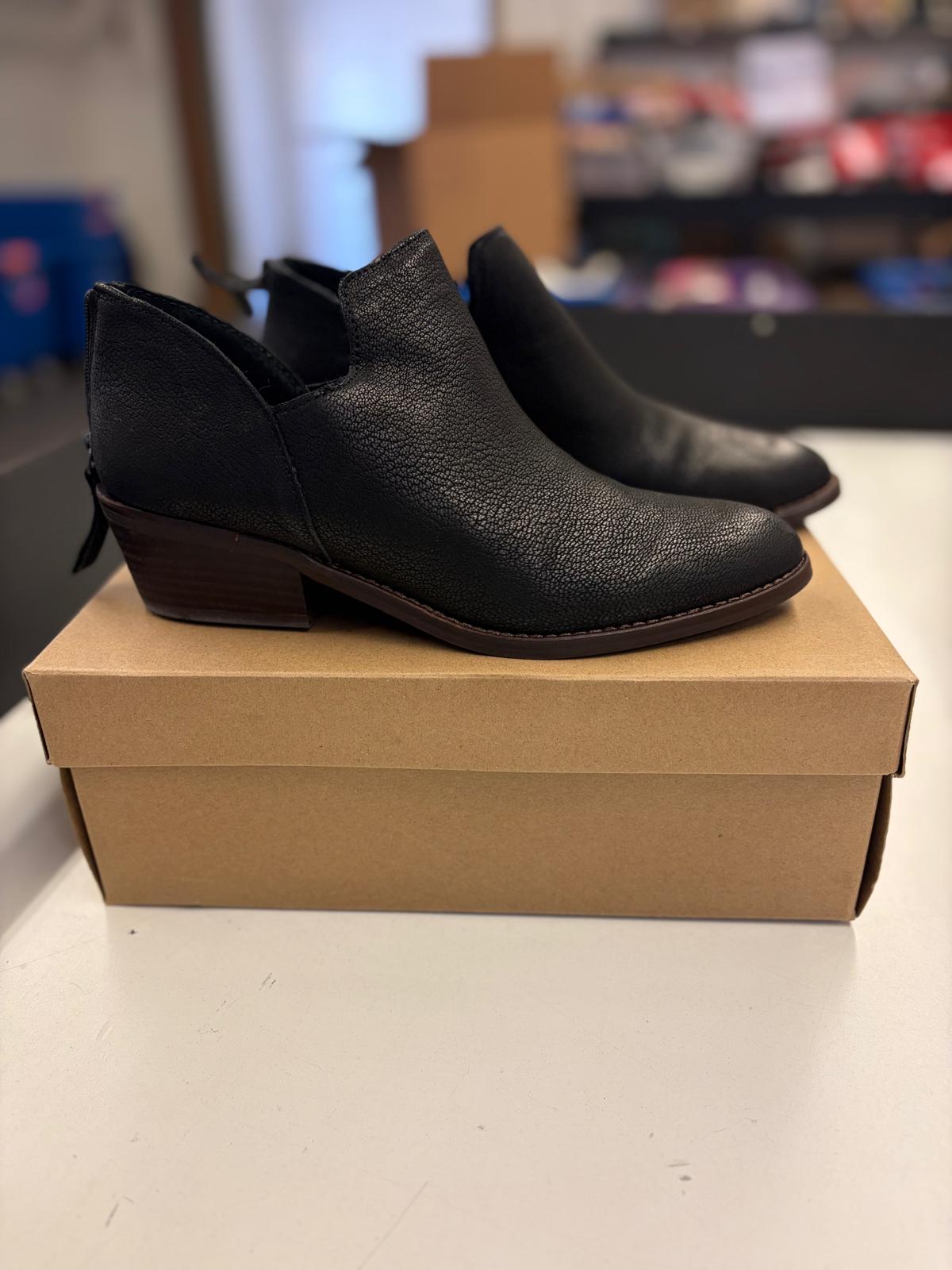DSW Footwear/Shoes | Assorted Men's Women's & Kid's Footwear | Returns/Used | 215 Pairs | Pallet# PS-199