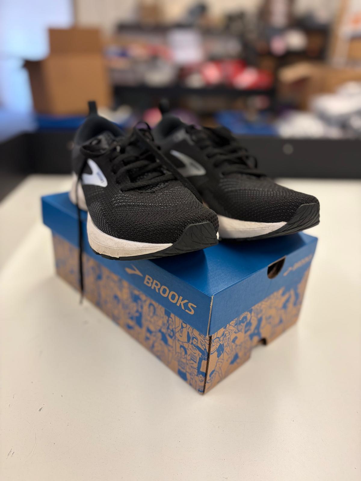DSW Footwear/Shoes | Assorted Men's Women's & Kid's Footwear | Returns/Used | 215 Pairs | Pallet# PS-199