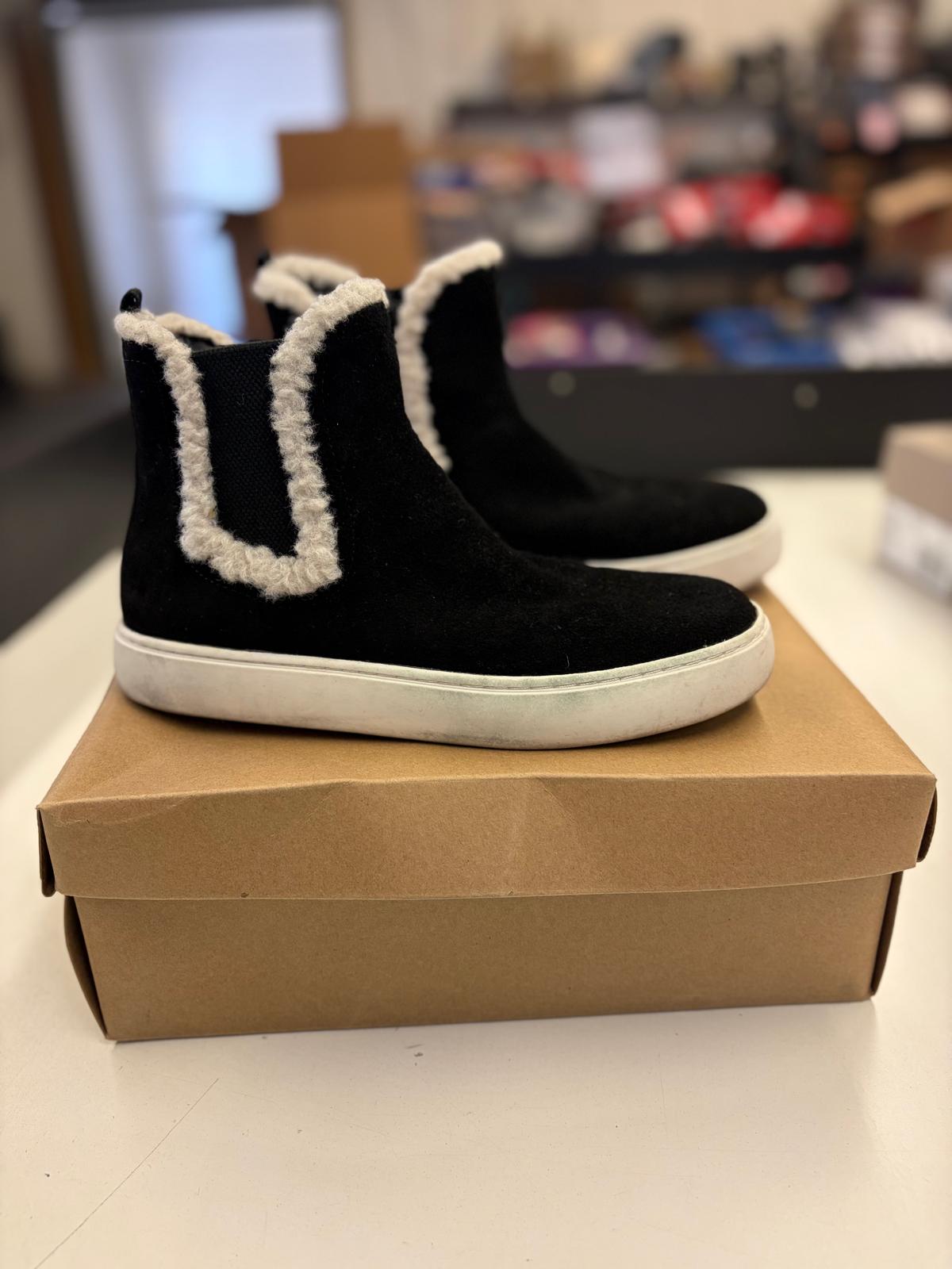 DSW Footwear/Shoes | Assorted Men's Women's & Kid's Footwear | Returns/Used | 215 Pairs | Pallet# PS-199
