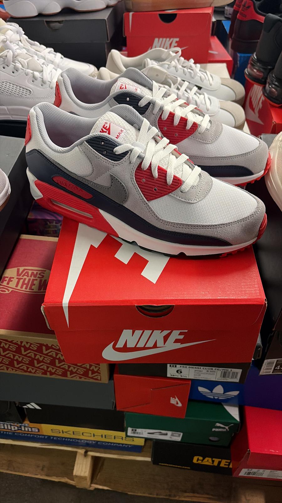 DSW Footwear/Shoes | Assorted Men's Women's & Kid's Footwear | Returns/Used | 316 Pairs | Pallet# PS-200