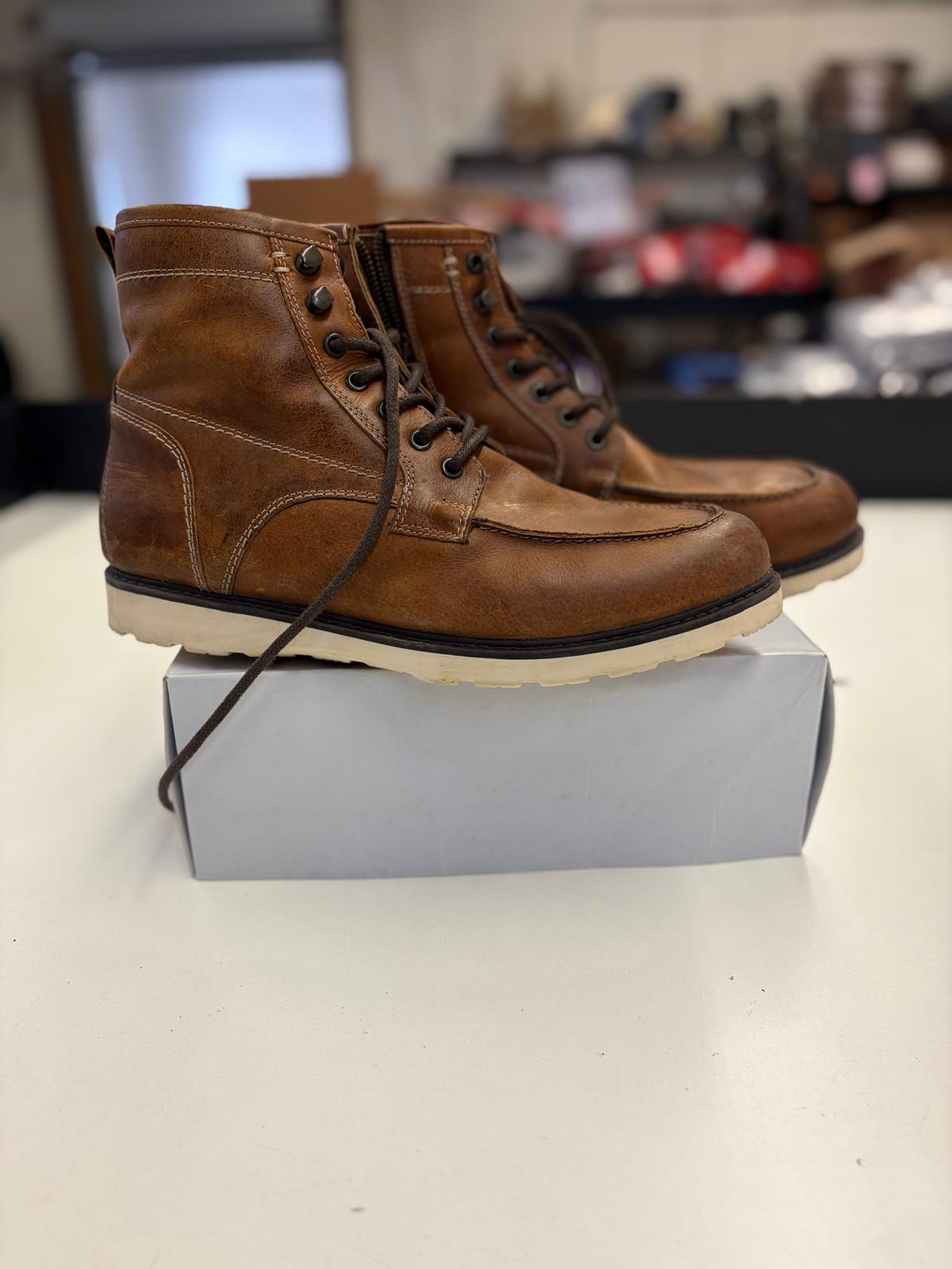 DSW Footwear/Shoes | Assorted Men's Women's & Kid's Footwear | Returns/Used | 316 Pairs | Pallet# PS-200