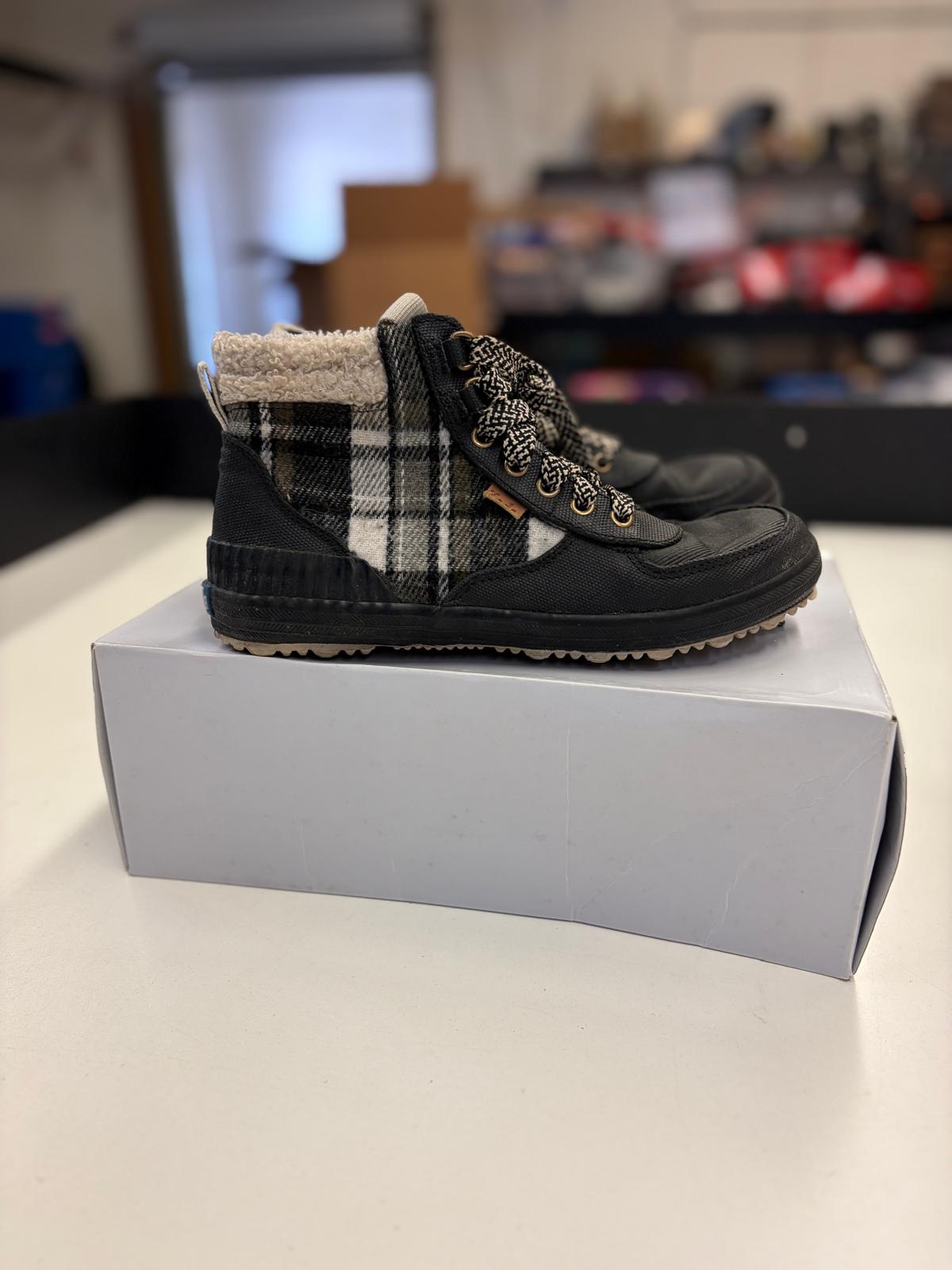 DSW Footwear/Shoes | Assorted Men's Women's & Kid's Footwear | Returns/Used | 316 Pairs | Pallet# PS-200