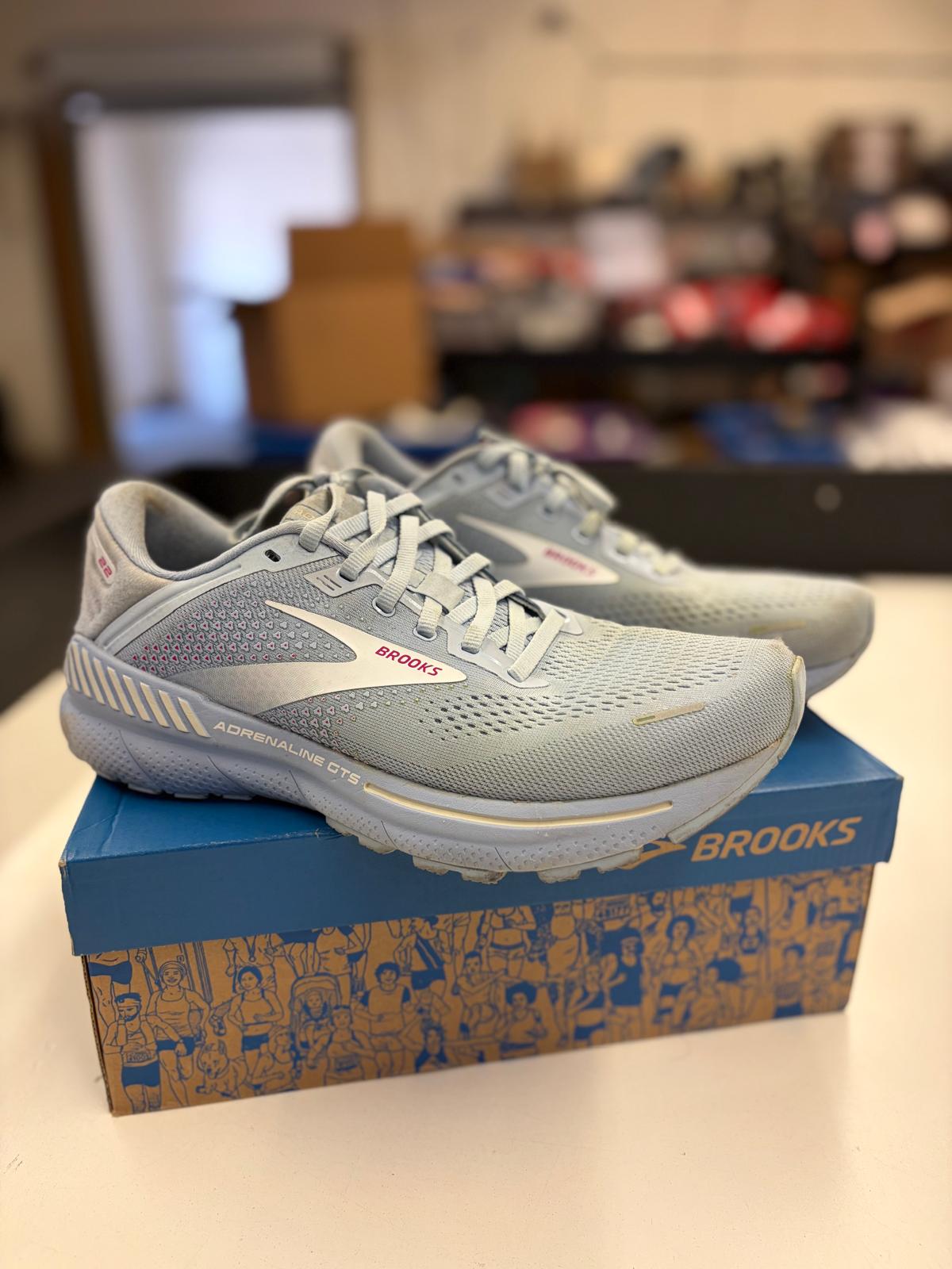 DSW Footwear/Shoes | Assorted Men's Women's & Kid's Footwear | Returns/Used | 316 Pairs | Pallet# PS-200