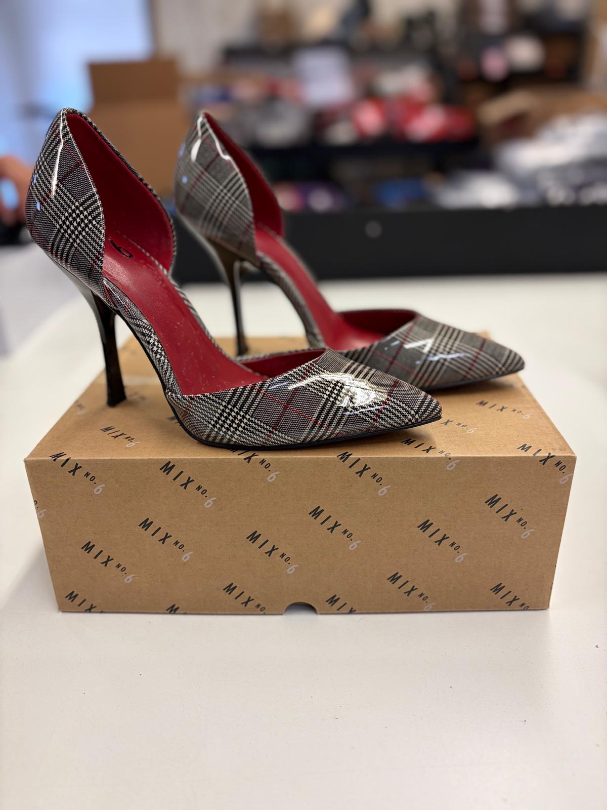 DSW Footwear/Shoes | Assorted Men's Women's & Kid's Footwear | Returns/Used | 238 Pairs | Pallet# PS-201