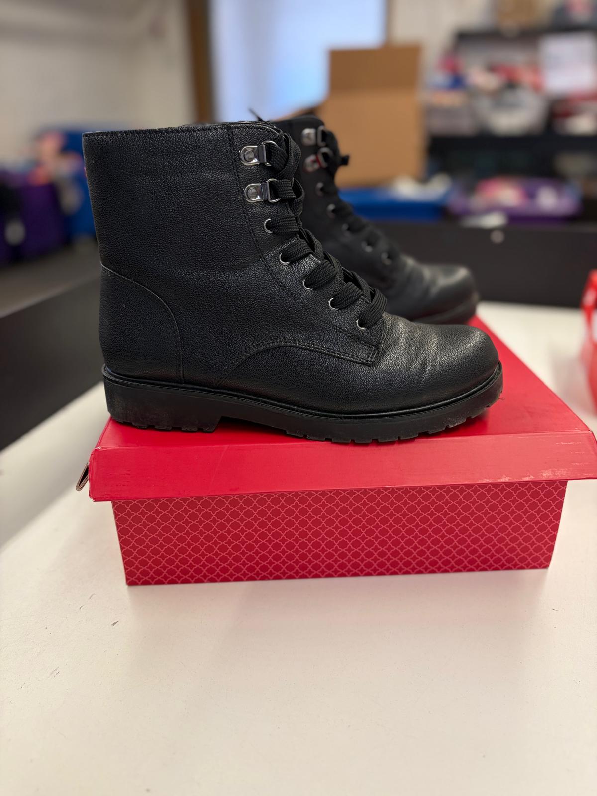DSW Footwear/Shoes | Assorted Men's Women's & Kid's Footwear | Returns/Used | 238 Pairs | Pallet# PS-201