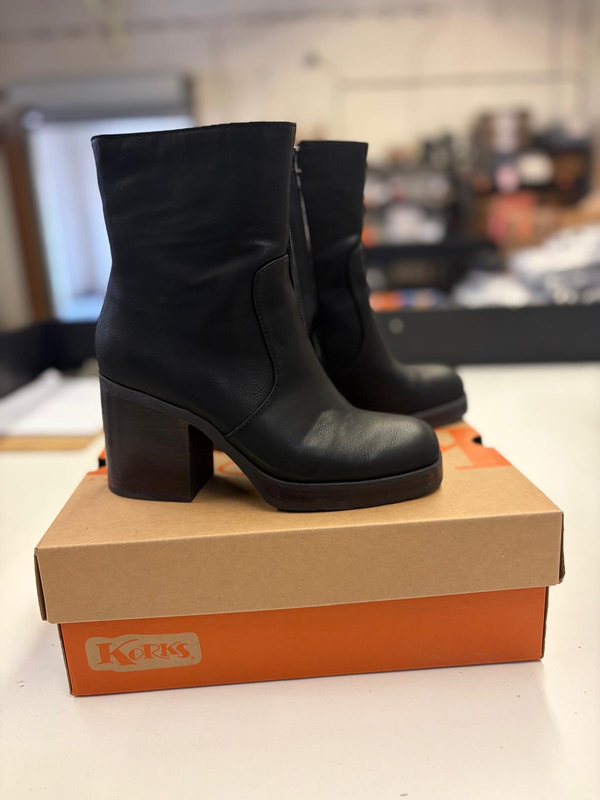 DSW Footwear/Shoes | Assorted Men's, Women's & Kid's Footwear | Returns | 358 Pairs | Pallet# PS-216