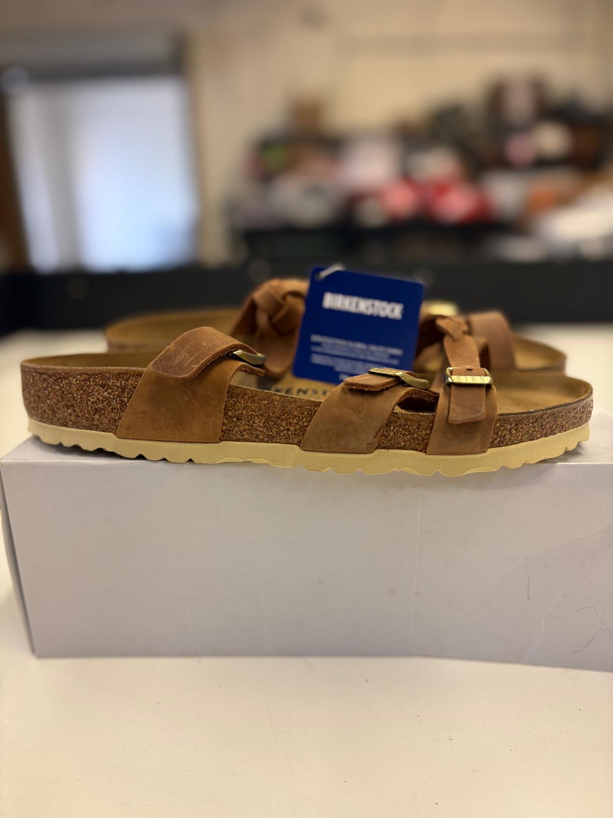 DSW Footwear/Shoes | Assorted Men's, Women's & Kid's Footwear | Returns | 358 Pairs | Pallet# PS-216