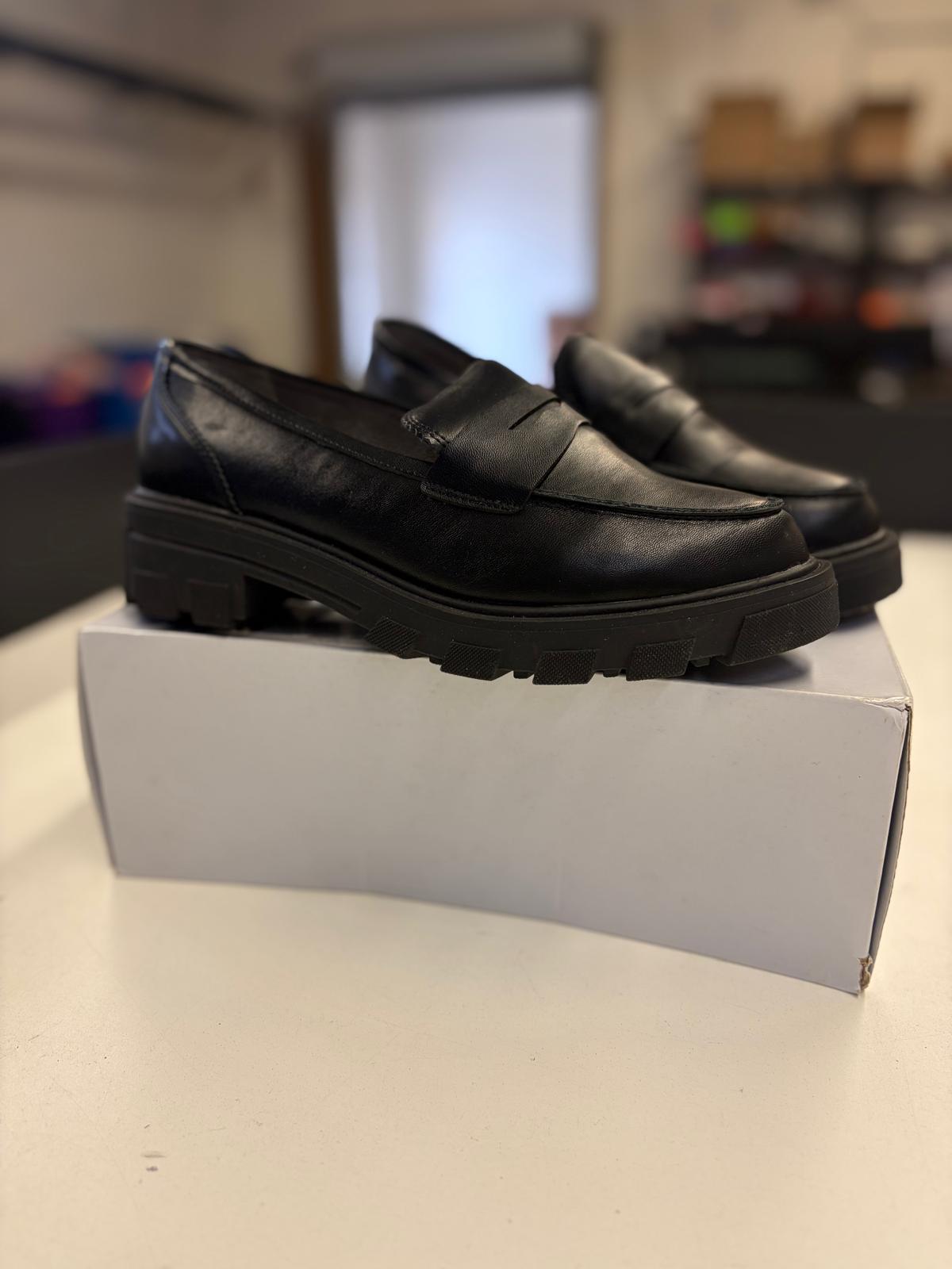 DSW Footwear/Shoes | Assorted Men's, Women's & Kid's Footwear | Returns | 394 Pairs | Pallet# PS-222