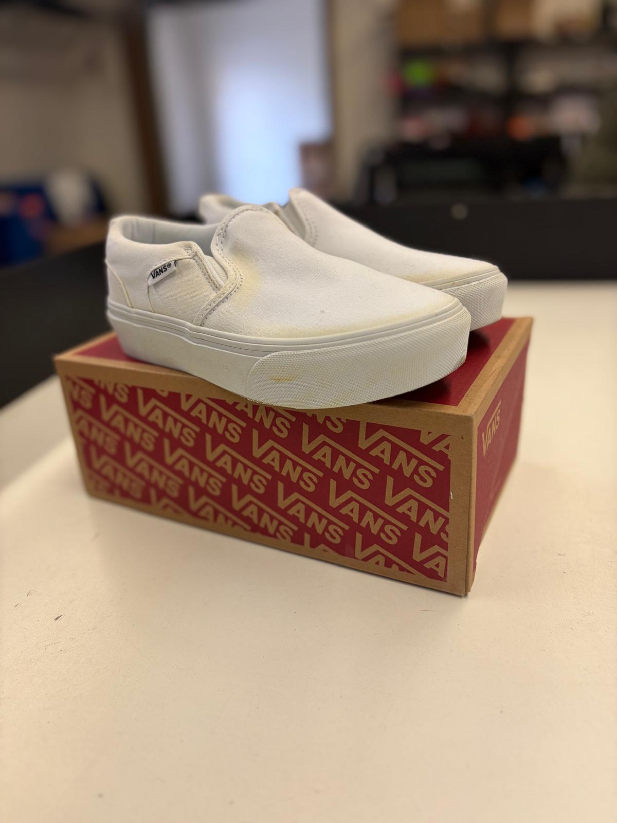 DSW Footwear/Shoes | Assorted Men's, Women's & Kid's Footwear | Returns | 394 Pairs | Pallet# PS-222
