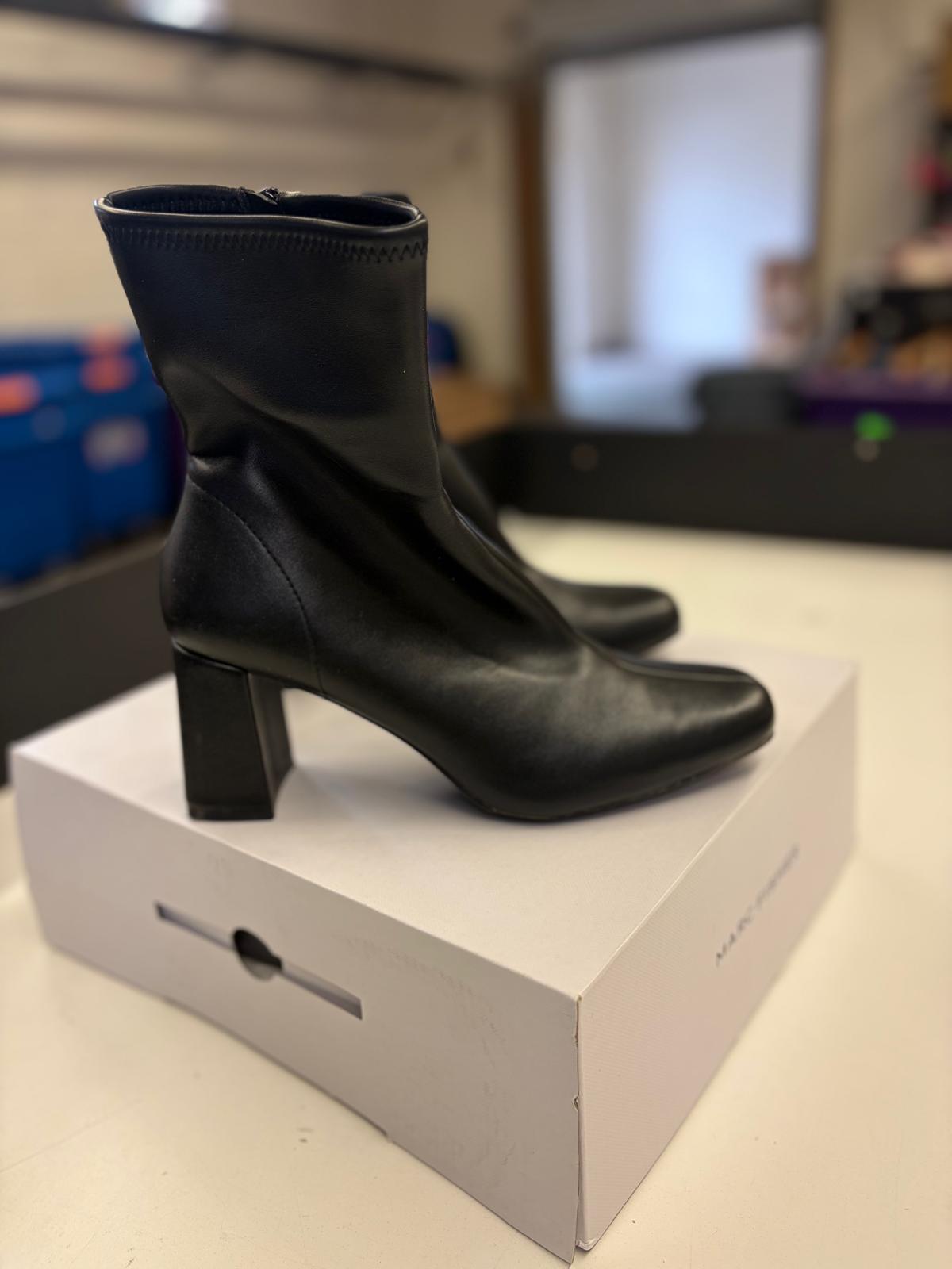 DSW Footwear/Shoes | Assorted Men's, Women's & Kid's Footwear | Returns | 295 Pairs | Pallet# PS-223