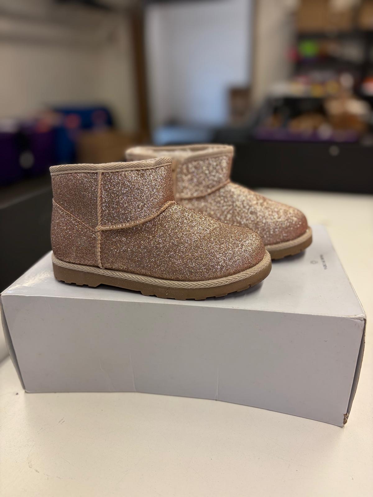 DSW Footwear/Shoes | Assorted Men's, Women's & Kid's Footwear | Returns | 295 Pairs | Pallet# PS-223