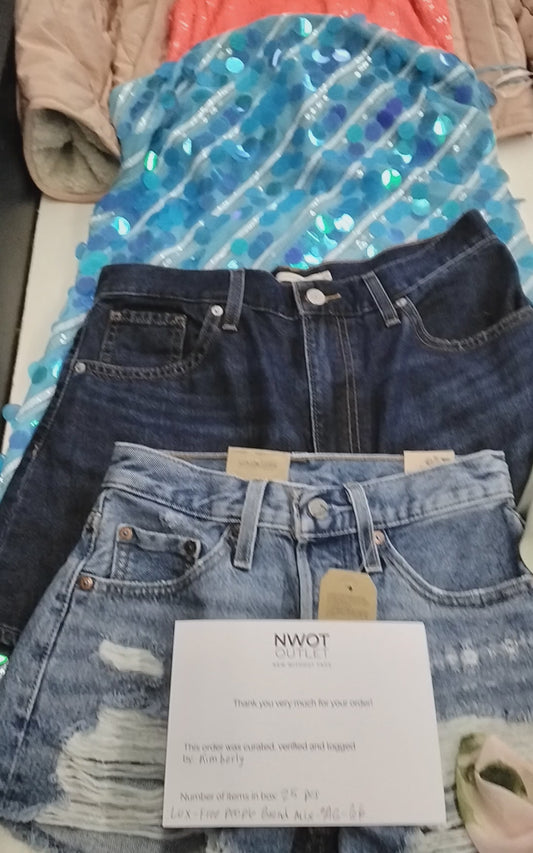 FREE PEOPLE & MORE | Women's Assorted Apparel | BRANDED BOX | Shelf-Pulls/Returns | 25 Pieces | Small Box #AG-66